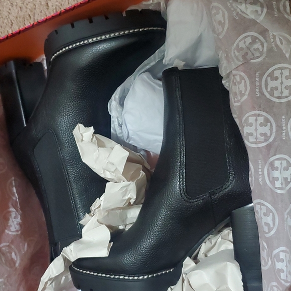 Tory Burch Chelsea 70mm Lug Booties in black size 6 - Picture 6 of 7